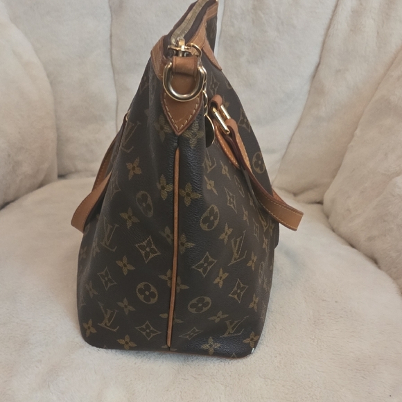 Louis Vuitton Palermo PM Shoulder Bag - Picture 9 of 13
